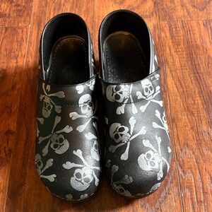 Sanita Skull Print Clogs - Black
